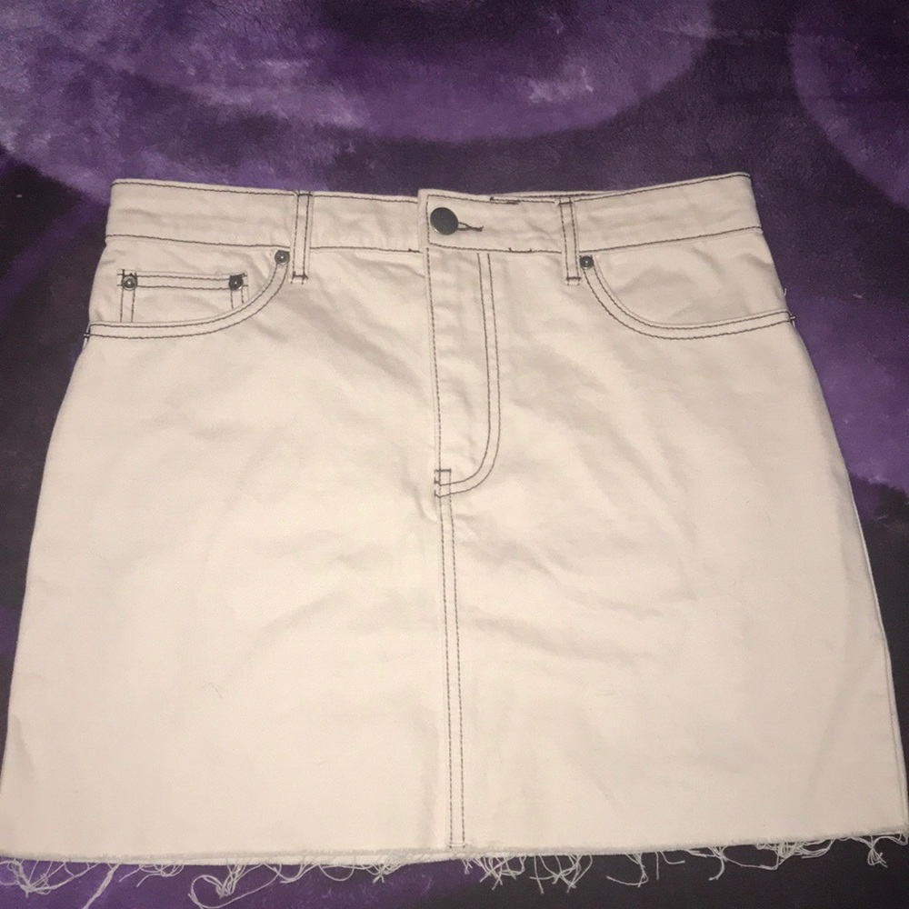 Short cream skirt!!